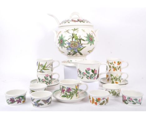 Portmeirion - A vintage 20th Century china Portmeirion tea service in the Botanic Garden pattern to include 5x cups and sauce