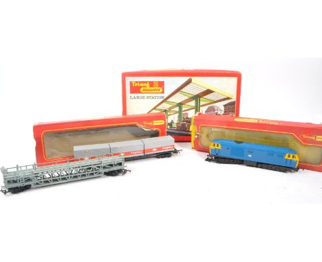 Model Railway - a vintage Triang OO gauge model railway diesel trainset locomotive along with a Freight Trailer and Station P