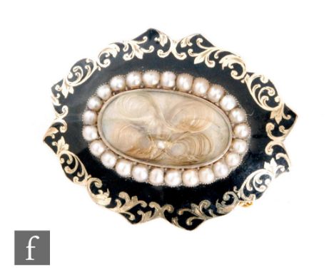 A mid 19th Century 9ct memorial brooch with central hair panel within split pearl border and  black enamel decoration, inscri