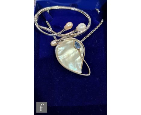 A hallmarked silver hinged bangle set with three tear drop cultured pearls, with a silver mother of pearl and blue topaz abst