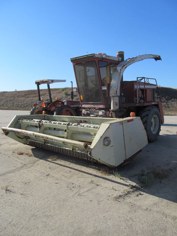 Hesston 7600 Field Queen Combine Chopper