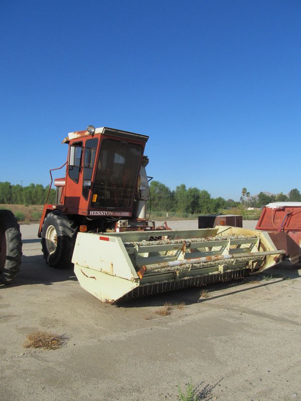 Hesston 7600 Field Queen Combine Chopper