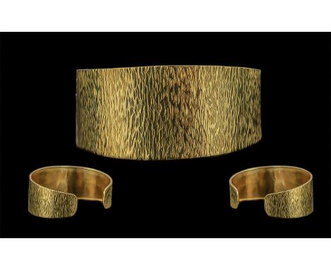 A Fine Quality - Superior 18ct Gold Planished Cuff Bangle, Marked 750 - 18ct. Size 1.25 Inches - 3.10 cms. Quality Clasp, Won