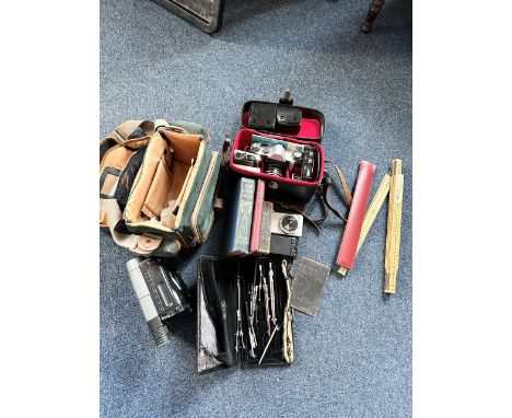Box of Collectibles, including a Miranda video camera, Samsung camera, Nikon Coolpix, boxed Praktica with accessories, vintag