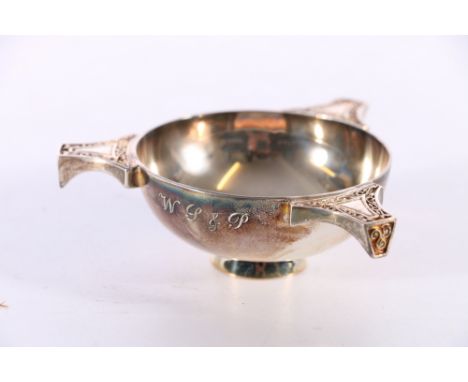 Small silver quaich like tyg by Hamilton and Inches Edinburgh 1999 with 2000 mark, bowl diameter 6.5cm, 82g 