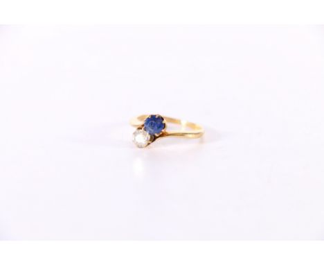 18ct gold diamond and sapphire crossover ring, the diamond approximately 0.3cts, size K, 2.6g. Scuffs to sapphire.  Scratchin