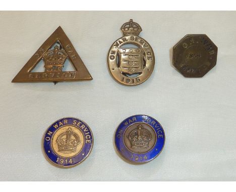Selection of war service badges inc 2 enamel 1914 on war service badges, 1 numbered 16307, a 1915 on war service lapel badge 