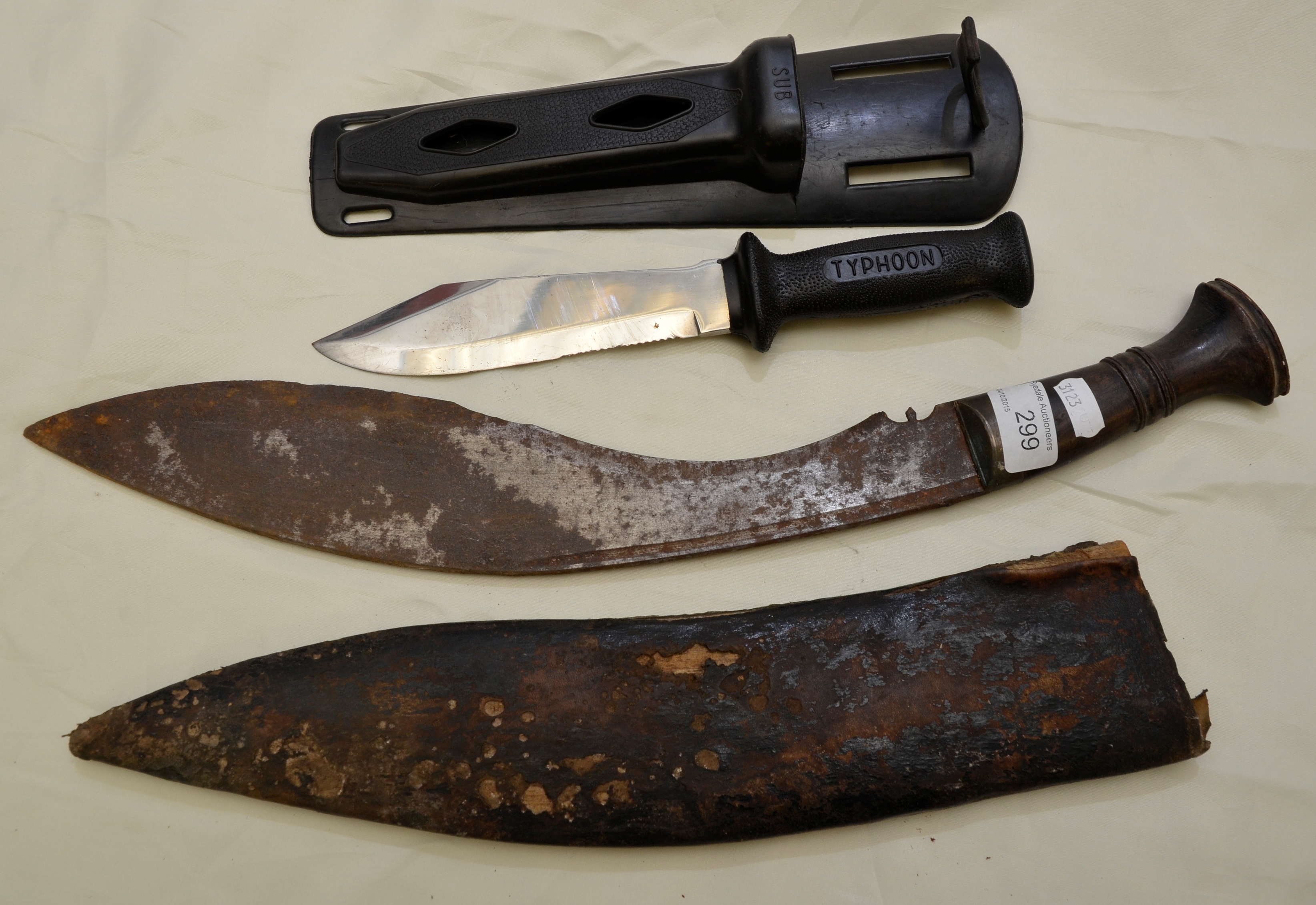 Large kukri knife with sheath and a typhoon divers knife (2)