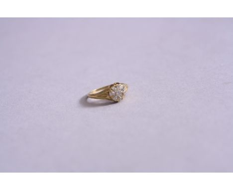 AN 18CT DIAMOND CLUSTER RING, ring size K