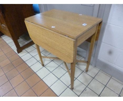 A LIGHT OAK DROP-LEAF OCCASIONAL TABLE, having x stretcher and tapering square legs and spade feet, approximately 90cm x 61cm