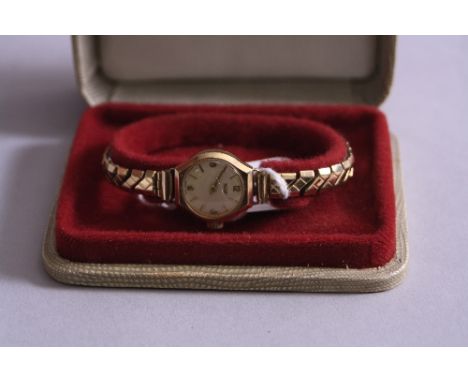 A 9CT TISSOT WATCH, HEAD ON STAINLESS EXPANDABLE STRAP