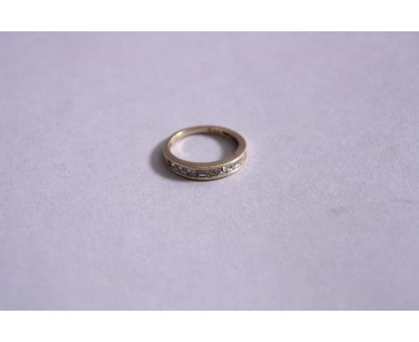 A 9CT .25CT DIAMOND HALF ETERNITY RING, ring size K