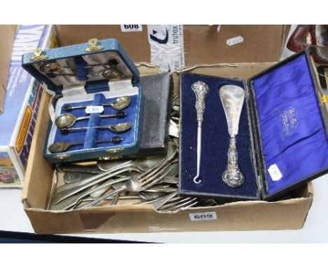 A SMALL BOX OF FLATWARE, cased button hook/shoe horn etc