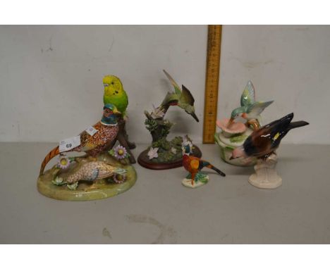 Quantity of bird models including a Crown Devon model of a pheasant, modelled by T Jones