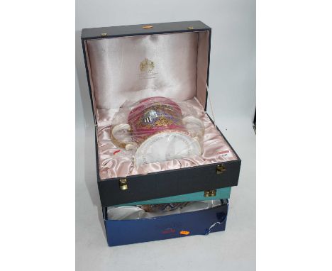 A Spode Royal commemorative loving cup, cased; together with a Spode Golden Jubilee commemorative octagonal bowl, boxed; and 