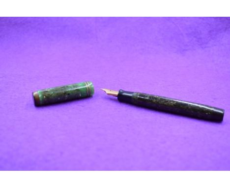 A Parker Duofold button fill fountain pen in green marble, two narrow bands to cap and Parker Duofold B nib. Approx 13.4cm, b