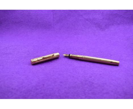 A Mabie Todd and Co Ltd Swan Fountain pen, in 14ct gold (cap and barrel marked 14 585) with engine turned decoration. With 14