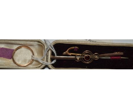 A 9ct gold wedding band, 2g;  a 9ct gold and garnet bar brooch;  a stick pin (3)