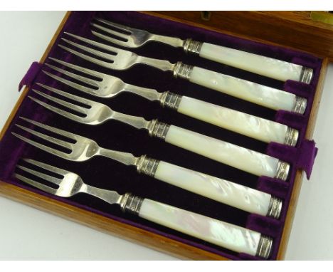 Set of 12 Victorian silver & mother of pearl handled cake forks, by William Hutton & Sons, Sheffield 1899, original oak case