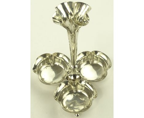 An Edwardian silver table centre epergne with 3 small dishes under, London 1901, height 19 cm, 7.1 ozs
