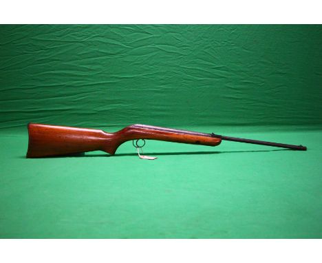 A VINTAGE .22 BREAK BARREL AIR RIFLE A/F - (ALL GUNS TO BE INSPECTED AND SERVICED BY QUALIFIED GUNSMITH BEFORE USE) - (TO BE 