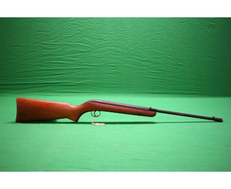 A VINTAGE .177 BREAK BARREL AIR RIFLE No. BC 49035 - (ALL GUNS TO BE INSPECTED AND SERVICED BY QUALIFIED GUNSMITH BEFORE USE)