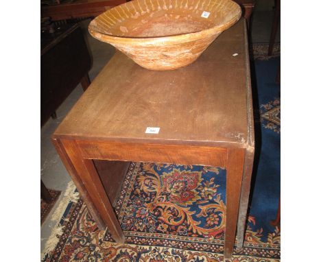 18th/19th Century mahogany drop leaf table. (B.P. 24% incl. VAT)Has gate action with a leg each side pulling out to support l