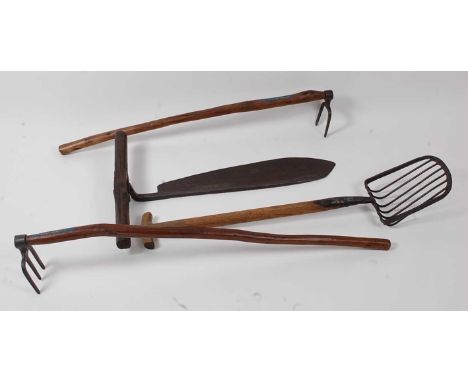 * A "Shrike" fork/spade having six tines and a short T handle, 93cm, together with two turnip hoes, (94 &amp; 105cm) and a Ty