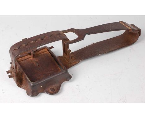 * An early 20th century Box-trap, having 4" square serrated jaws, patent no. 25355/3.Condition report: From ‘A Broad Collecti
