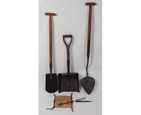 * An early 20th century sloughing spade, the shaft stamped Martin Works, Wisbech, 111cm, together with a short handed grain s