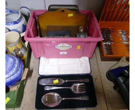 Cased fish serving slice set and box of costume jewellery, bow tie, letter rack, hipflask etc