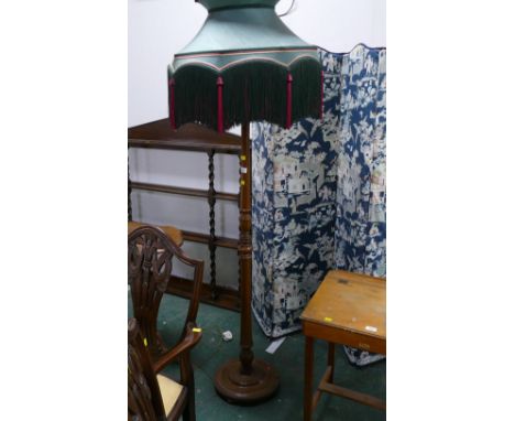 Floor standing lamp with turned column, wooden base and green tasselled shade