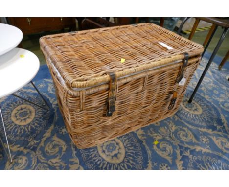 Wicker hamper/bedding box containing quantity of duvets