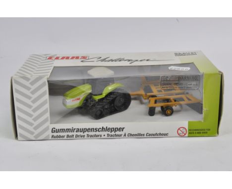 Norscot 1/64 Claas Challenger 55 Tractor Set. M in E box.