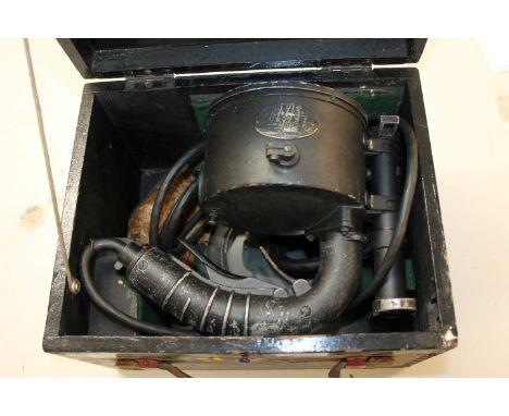 Second World War Aldis signalling lamp, dated 1940, with Air Ministry mark, in wooden case