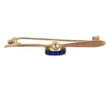 Second World War R.A.A.F. gold (9ct) and enamel sweetheart brooch in the form of a propeller, reverse marked - 9ct, 4cm long