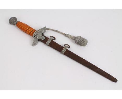 Nazi Luftwaffe Officers' dress dagger - Second pattern with orange grip, original dress knot, plain blade by W. K. C. Solinge