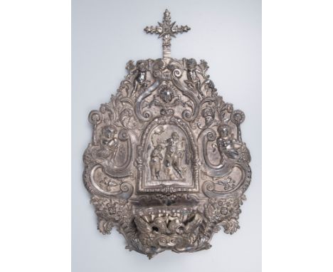 Important and large silver home stoup in embossed and punched silver. Viceregal workshop. Peru. 17th - 18th centuries.54 x 36