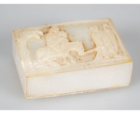 Carved mother-of-pearl box. Viceroyal workshop. Peru. 18th - 19th centuries.2,7 x 8 x 5 cm.This box, which represents on its 