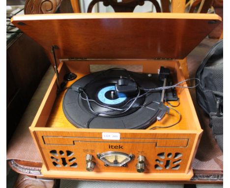 A modern 'Itek' cased record player / turntable&nbsp;