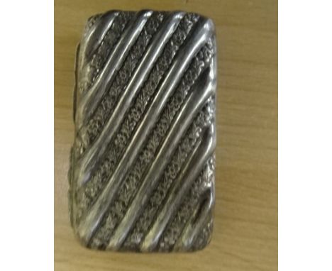 A HM silver snuff box, c1960