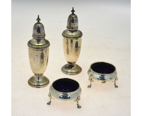 A pair of Georgian style silver open salts on hoof feet, with blue glass liners, Edward Barnard & Sons, London 1915, to/w a p