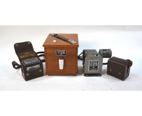 An MO Mechanism Ltd Precision Aneroid Barometer Mk I in original box to/w two US Aqua Instruments Magnetic Survey metal detec