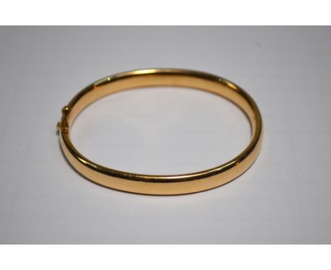 An oval hollow hinged bangle, yellow gold stamped 15ct, approx 12g Condition Report Bruised