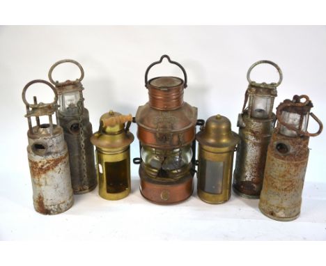 A copper masthead lantern (glass a/f) 30 cm to/w four bilge-lamps and two brass binnacle-lanterns (box)
