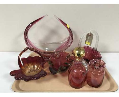 A tray of six pieces of continental ruby and cranberry glass 