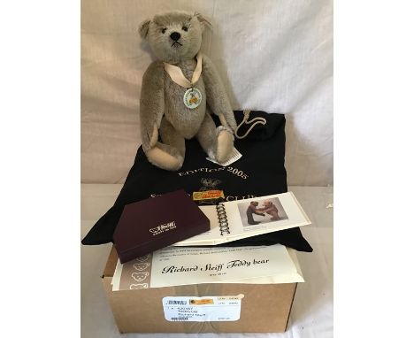 Steiff Richard Steiff club edition 2005. ( 420467), with story book, certificate, boxed as new. (Slight crease to foot tag)