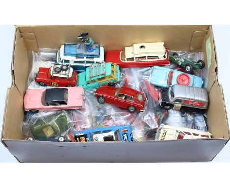 Corgi: A collection of Corgi unboxed diecast vehicles to include: Commercial with camera man, Ford Thunderbird, Police Mini V