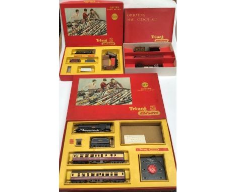 Triang Railway set R3.R and R3.A both boxed in good condition, no track. Along with Diesel Locomotive 7005 (unboxed), R.54 Pa