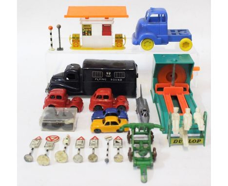 Vehicles: A collection of assorted unboxed vehicles to include various plastic examples, 1950's and 60's, including: Mettoy F